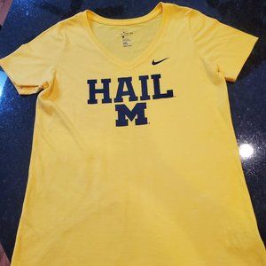 University of Michigan Nike Large V-neck T-shirt
